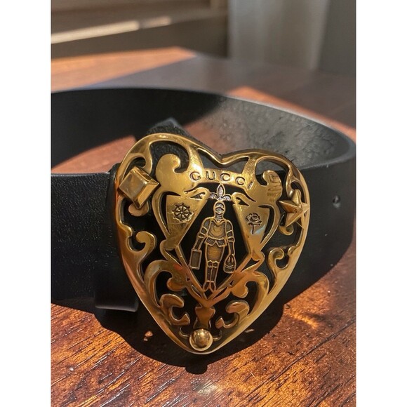 Authentic Gucci Heart Crest Gold Buckle Belt Black Leather 80/32 main image 8
